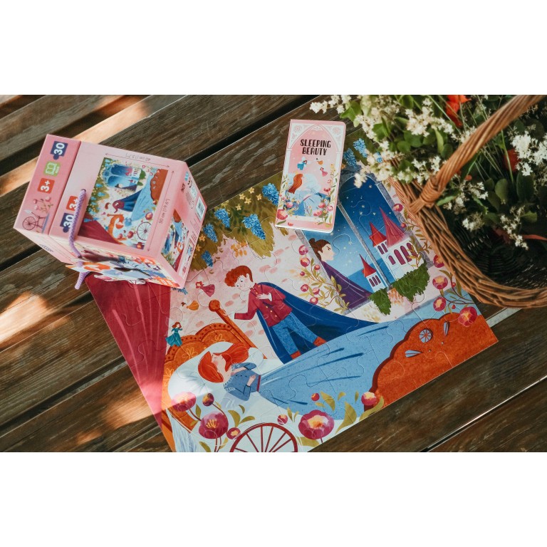 Puzzle et livre. La belle au bois dormant